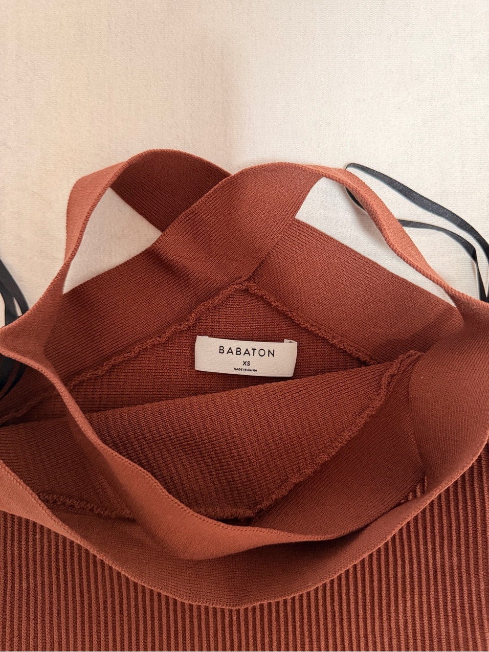 Aritzia Ribbed Crop Top - Rust - Picture 2 of 2